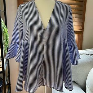 Tuckernuck/Pomander Place blue and white striped top